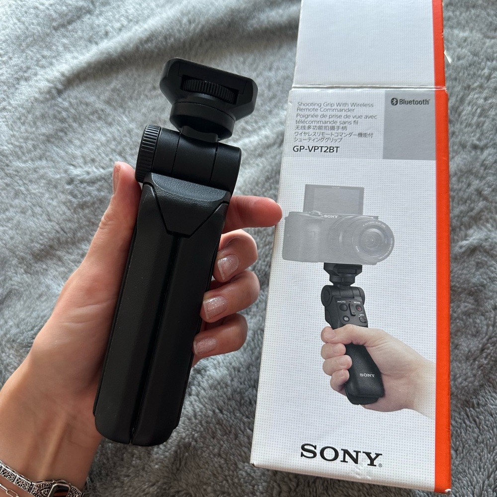 Sony Black Wireless Camera Grip - Picture 3 of 6